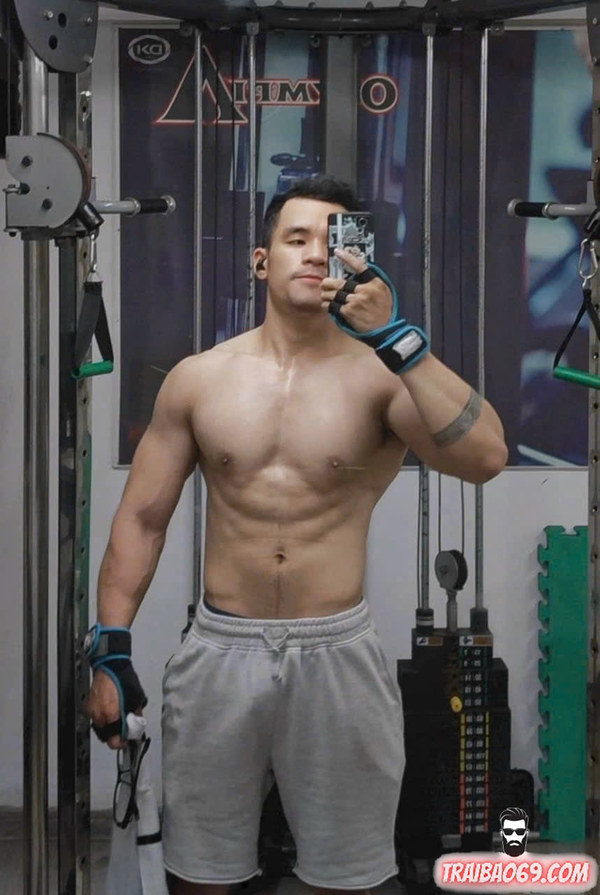 Trai ngon sexy body gym săn chắc - râu ria nam tính chuyên hệ top