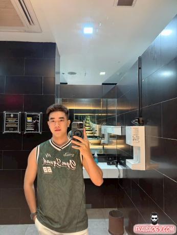 Teen boy thư sinh - lông ngực, lông chân cực đẹp