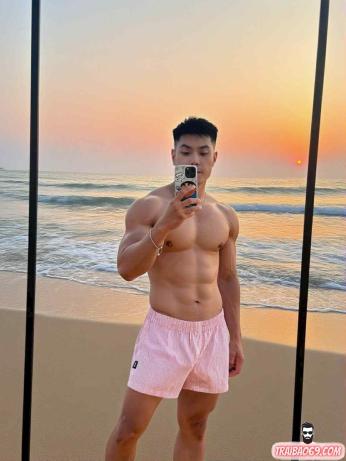 Trai gym mình dây âu yếm nhiệt tình - ăn nói lễ phép