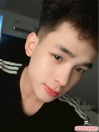 Boy trẻ đẹp trai cu bự hồng hào - thái độ lễ phép lịch sự Boy trẻ đẹp trai cu bự hồng hào - thái độ lễ phép lịch sự