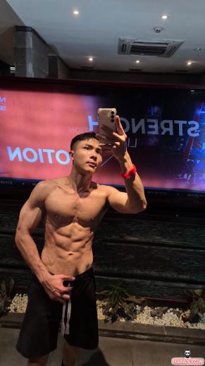 Trai gym body sexy thon thả - bj top bot massage đủ kiểu