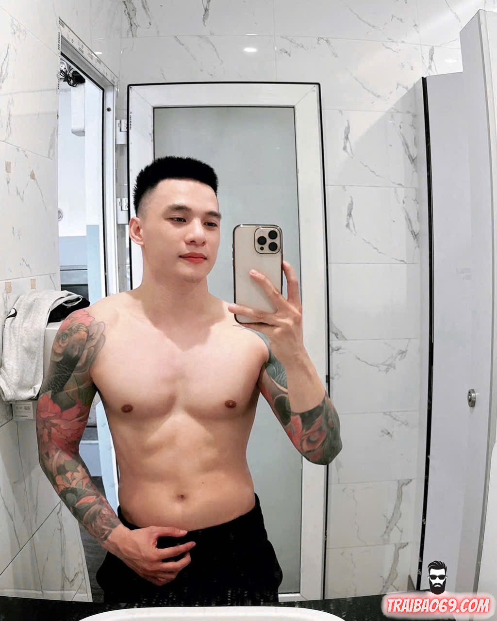 Trai gym slim fit cân đối, body xăm trổ đẹp - phục vụ nhiệt tình