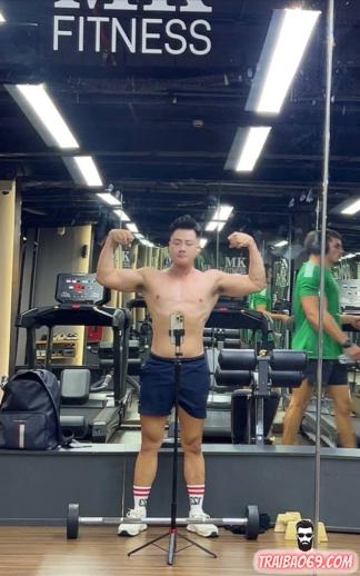 Trai công sở massage tốt - mông to đụ sướng