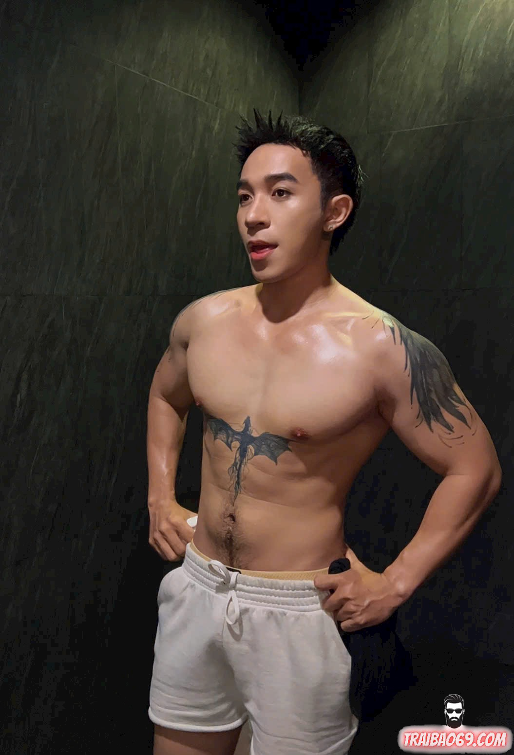 Hot boy mông bự lông bụng nhiều cu chuẩn đẹp