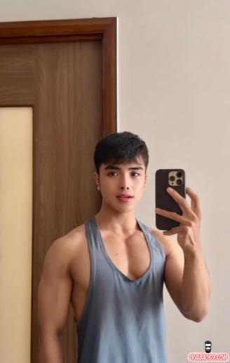 Trai đẹp body ngon chuẩn - cơ bụng sáu múi lông bụng cực đẹp Trai đẹp body ngon chuẩn - cơ bụng sáu múi lông bụng cực đẹp