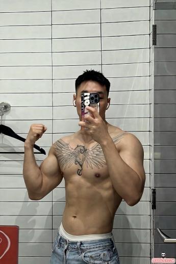 Trai dễ thương massage giỏi - body tươi xanh, cu đẹp da trắng Trai dễ thương massage giỏi - body tươi xanh, cu đẹp da trắng