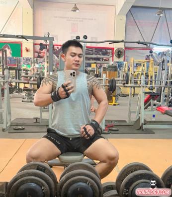 Trai da ngăm massage giỏi bú liếm tốt