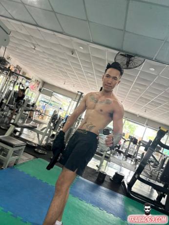 Boy cu bự body gym chuẩn, lông lá rậm kích thích mọi ánh nhìn