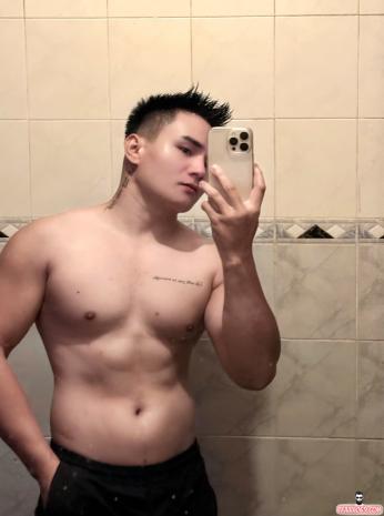 Trai gym chuẩn men thích làm bottom - mặt mũi đẹp trai thư sinh